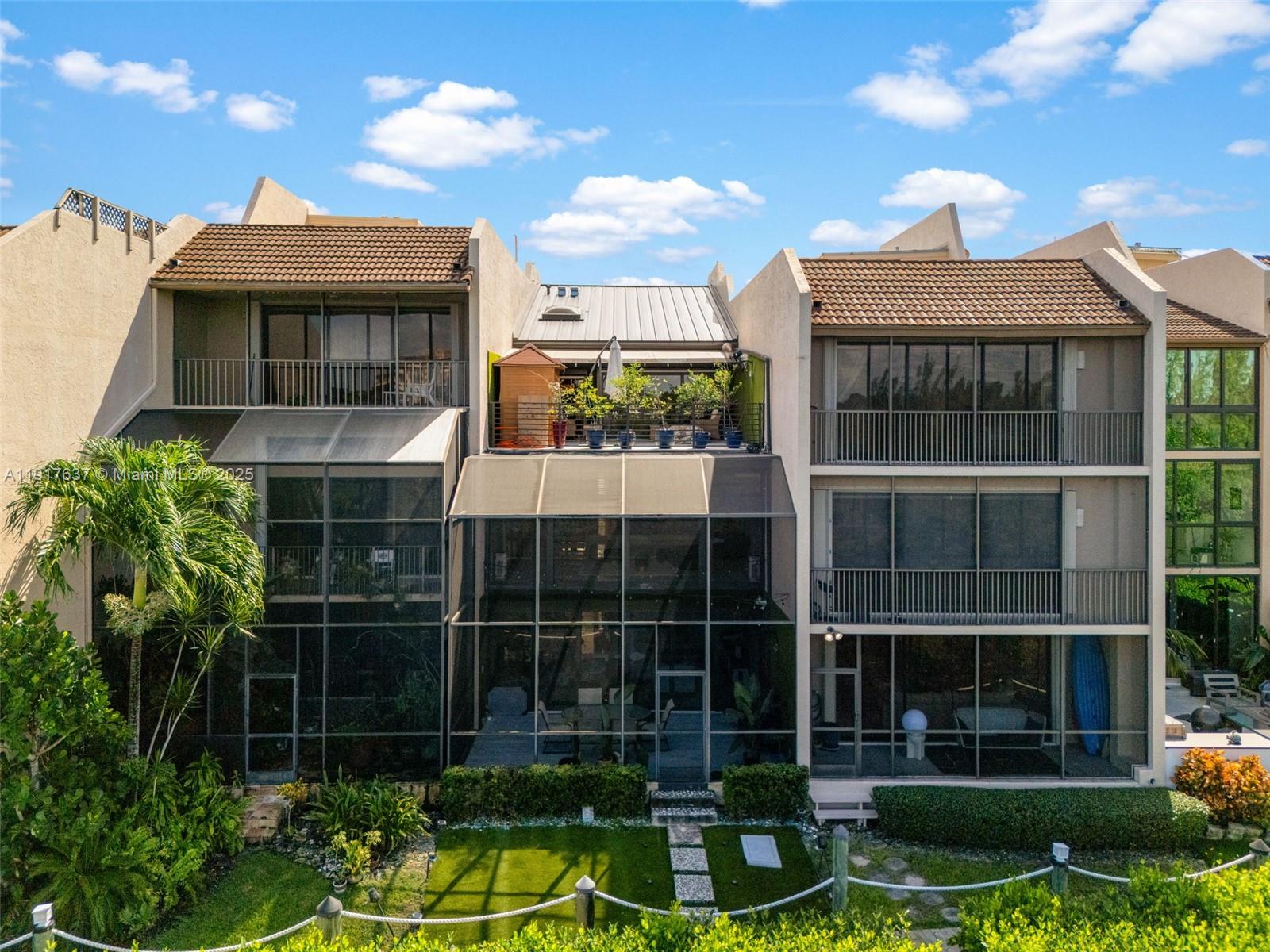 ROYAL HARBOUR YACHT CLUB - Residential