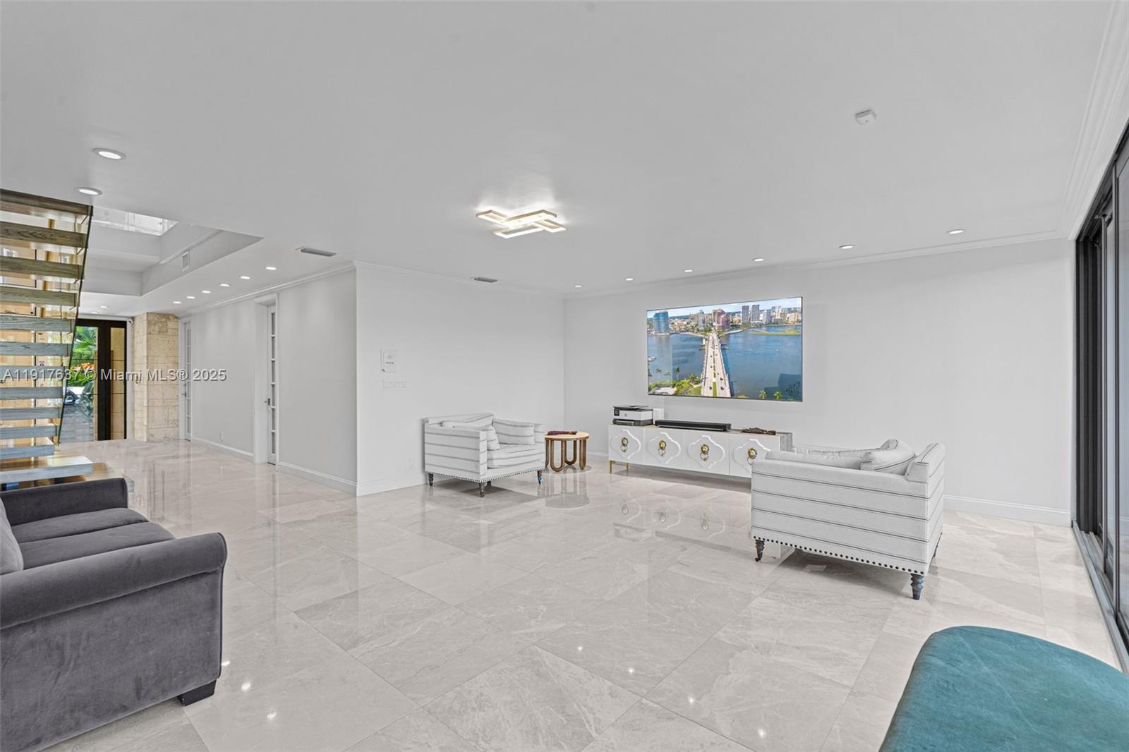 ROYAL HARBOUR YACHT CLUB - Residential