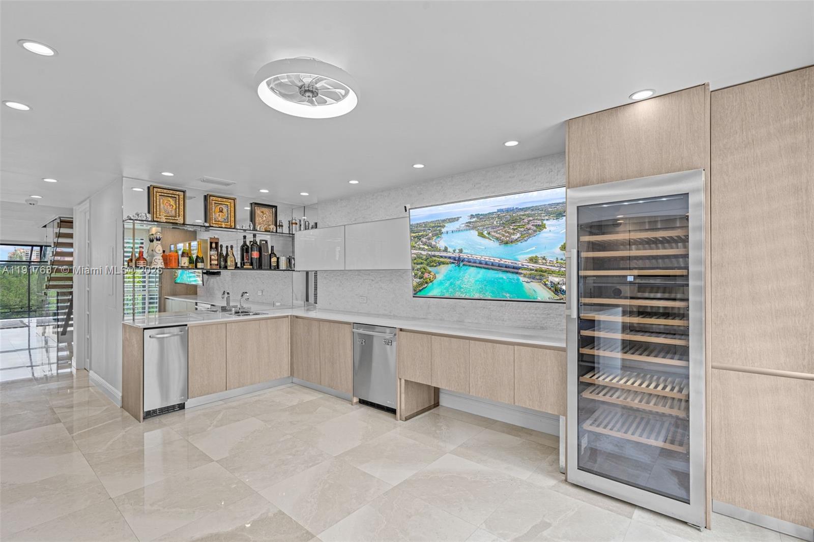 ROYAL HARBOUR YACHT CLUB - Residential