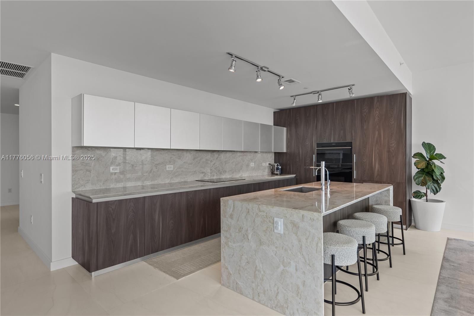 ONE PARAISO CONDO - Residential