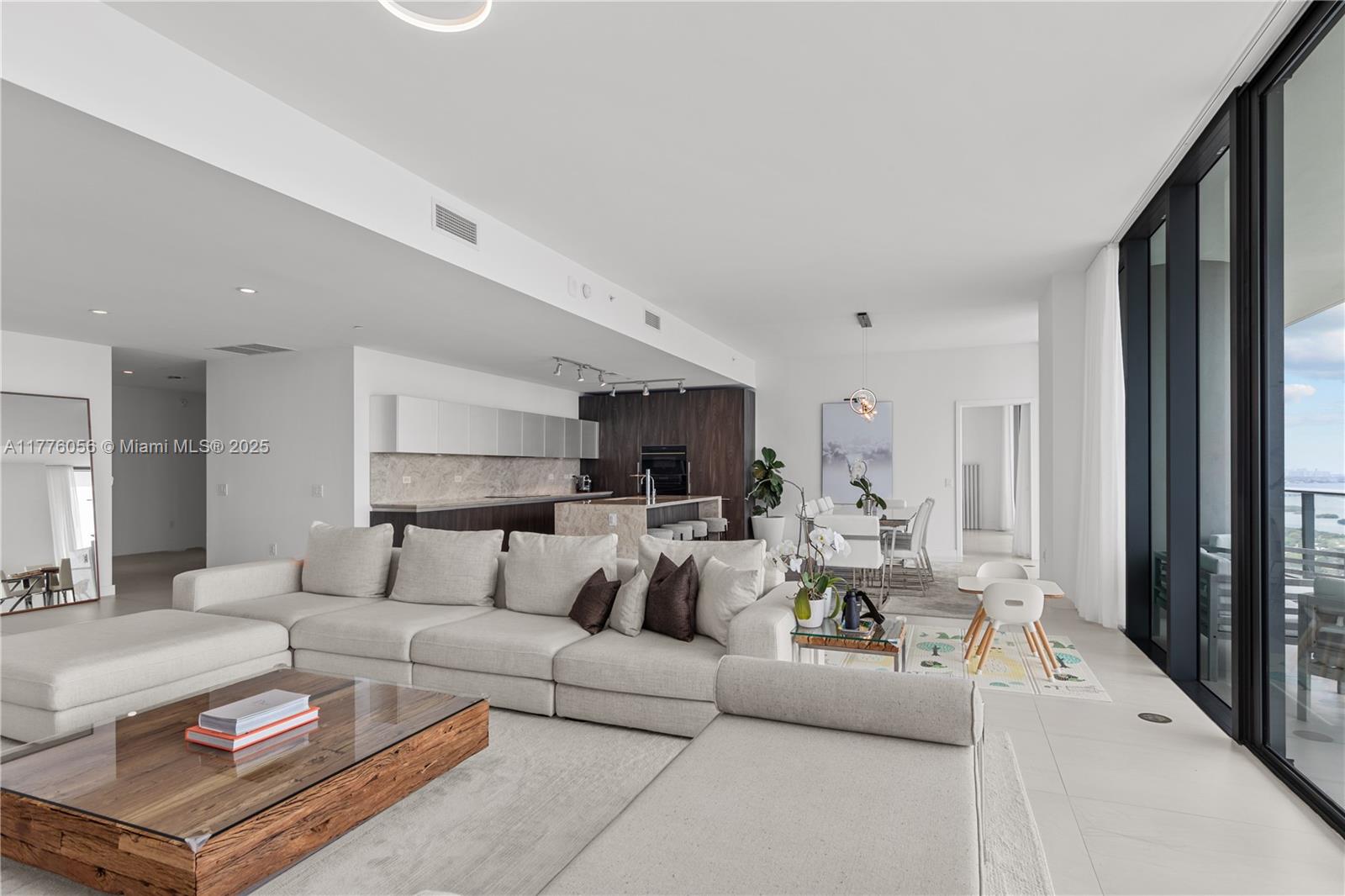 ONE PARAISO CONDO - Residential
