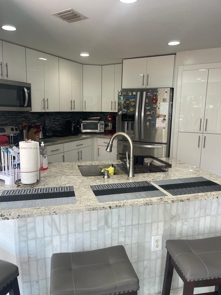 DORAL LANDINGS TOWNHOMES - Residential Lease