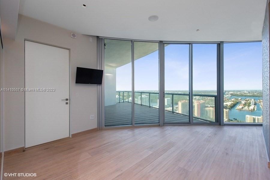 JADE BEACH - Residential