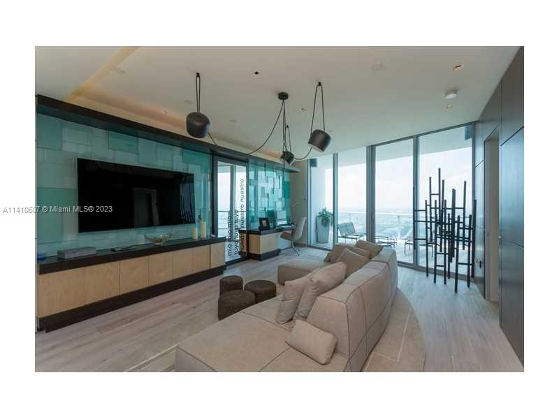 JADE BEACH - Residential