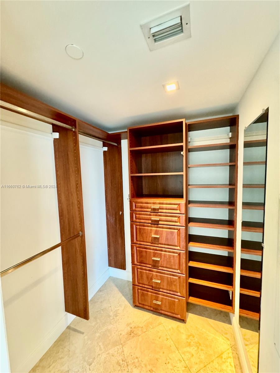 WIND CONDO - Residential Lease