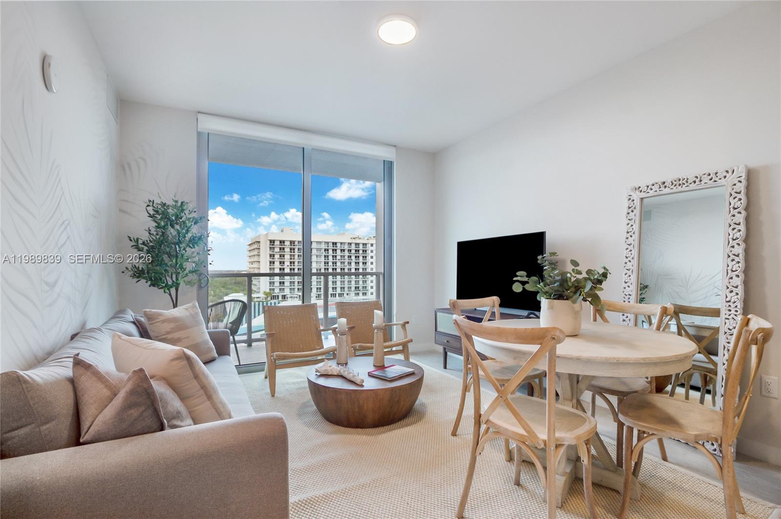 QUADRO CONDO - Residential