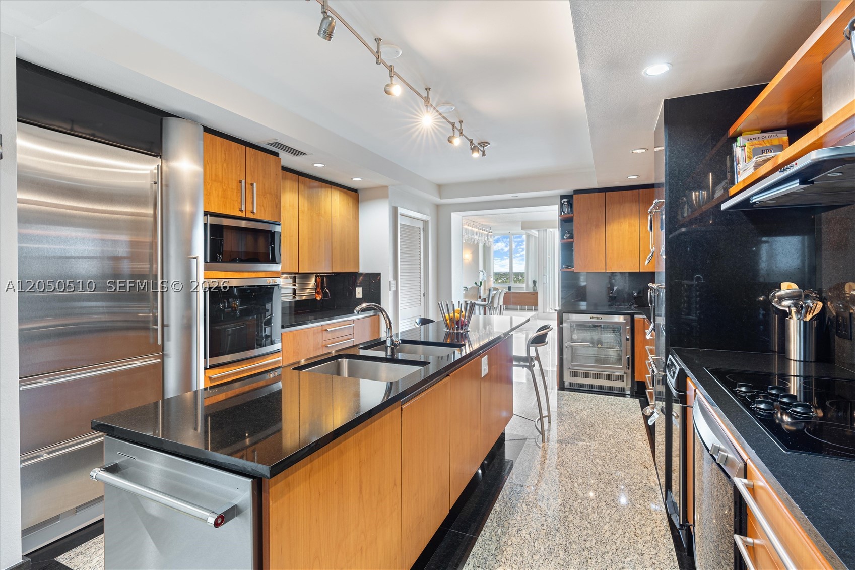 HARBOURAGE PLACE CONDO - Residential