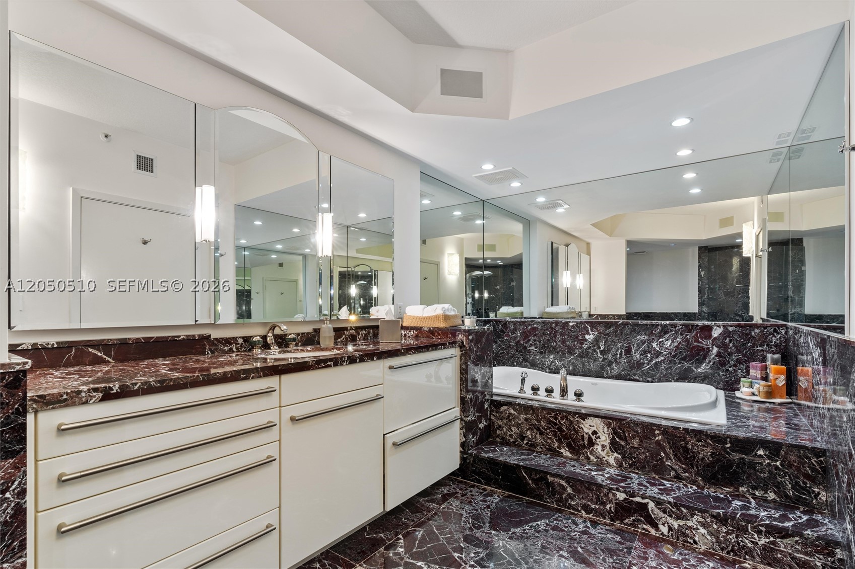 HARBOURAGE PLACE CONDO - Residential