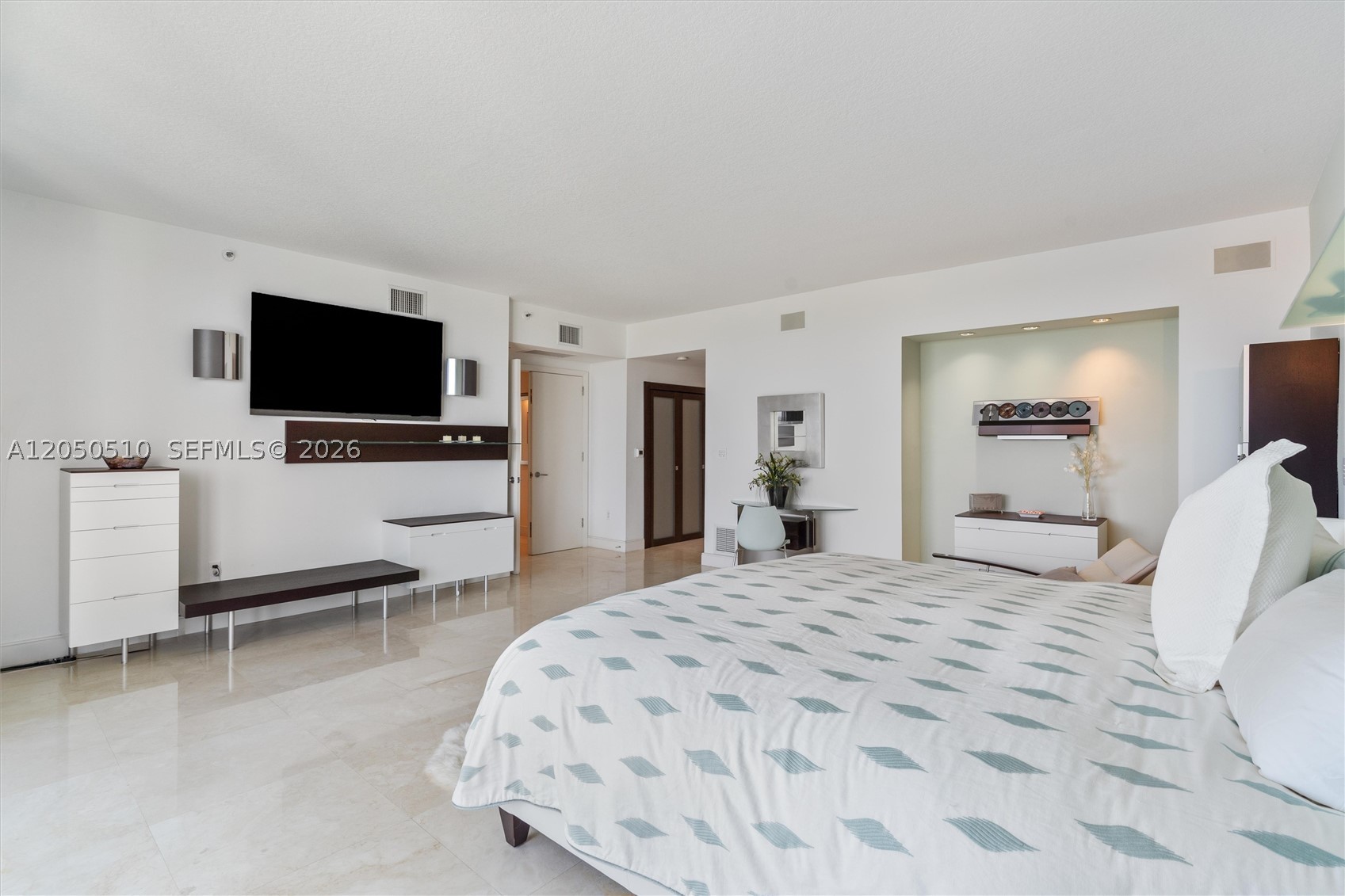 HARBOURAGE PLACE CONDO - Residential