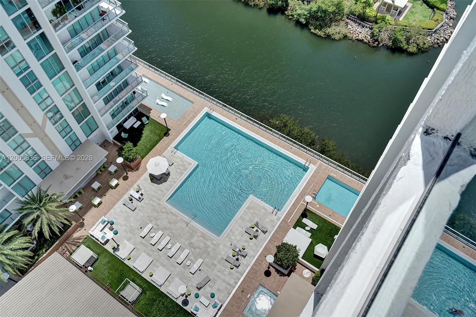 PARQUE TOWERS CONDO - Residential
