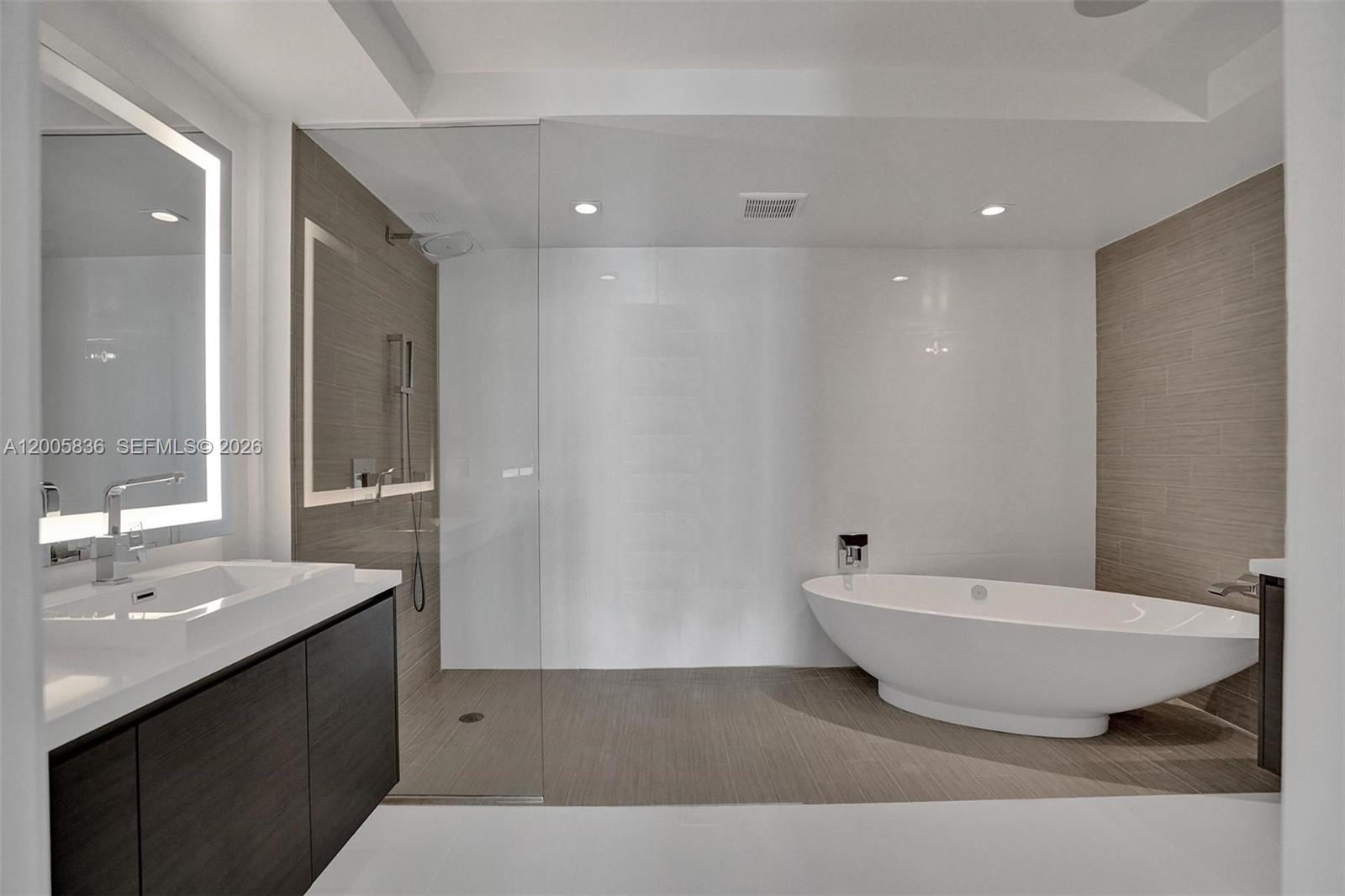 PARQUE TOWERS CONDO - Residential