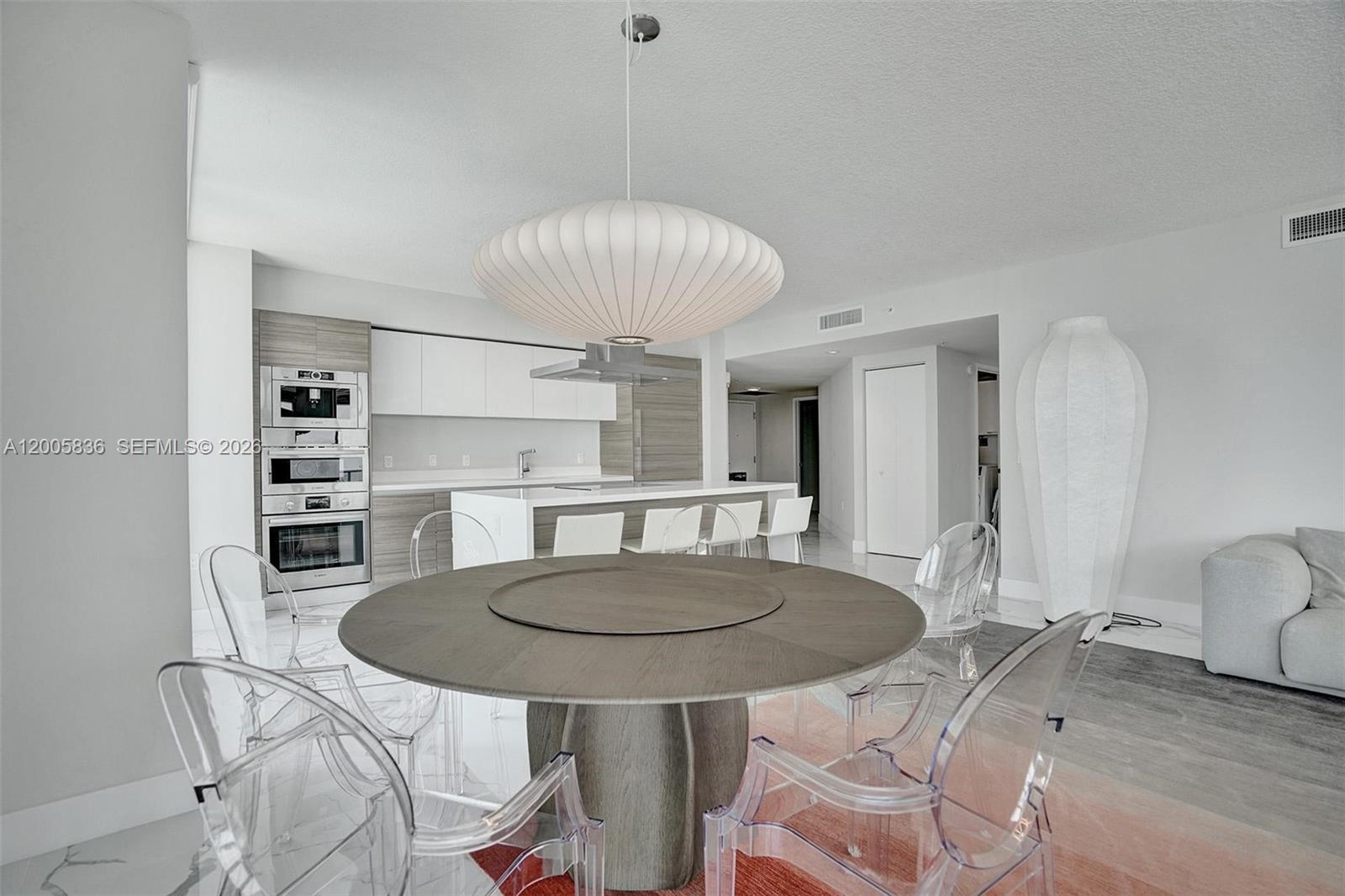 PARQUE TOWERS CONDO - Residential