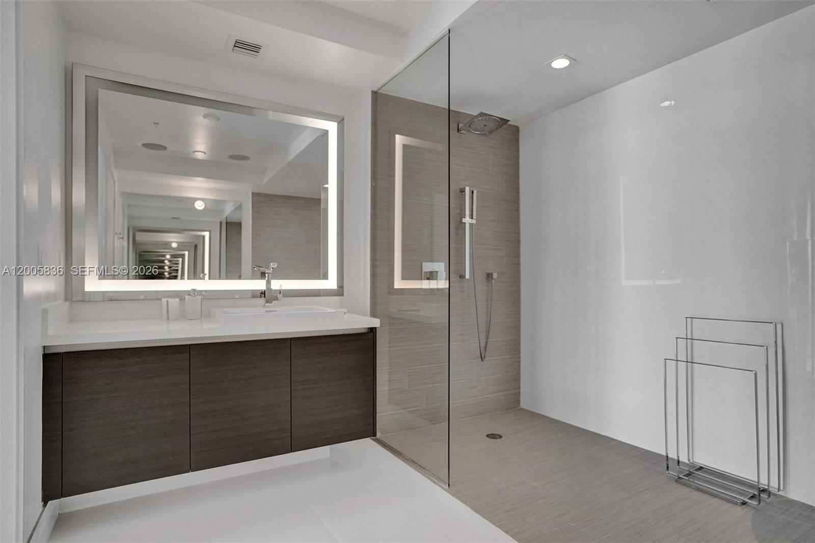PARQUE TOWERS CONDO - Residential