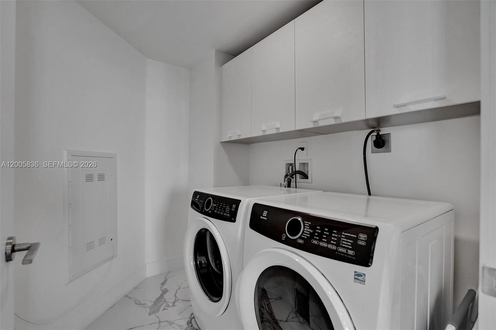 PARQUE TOWERS CONDO - Residential