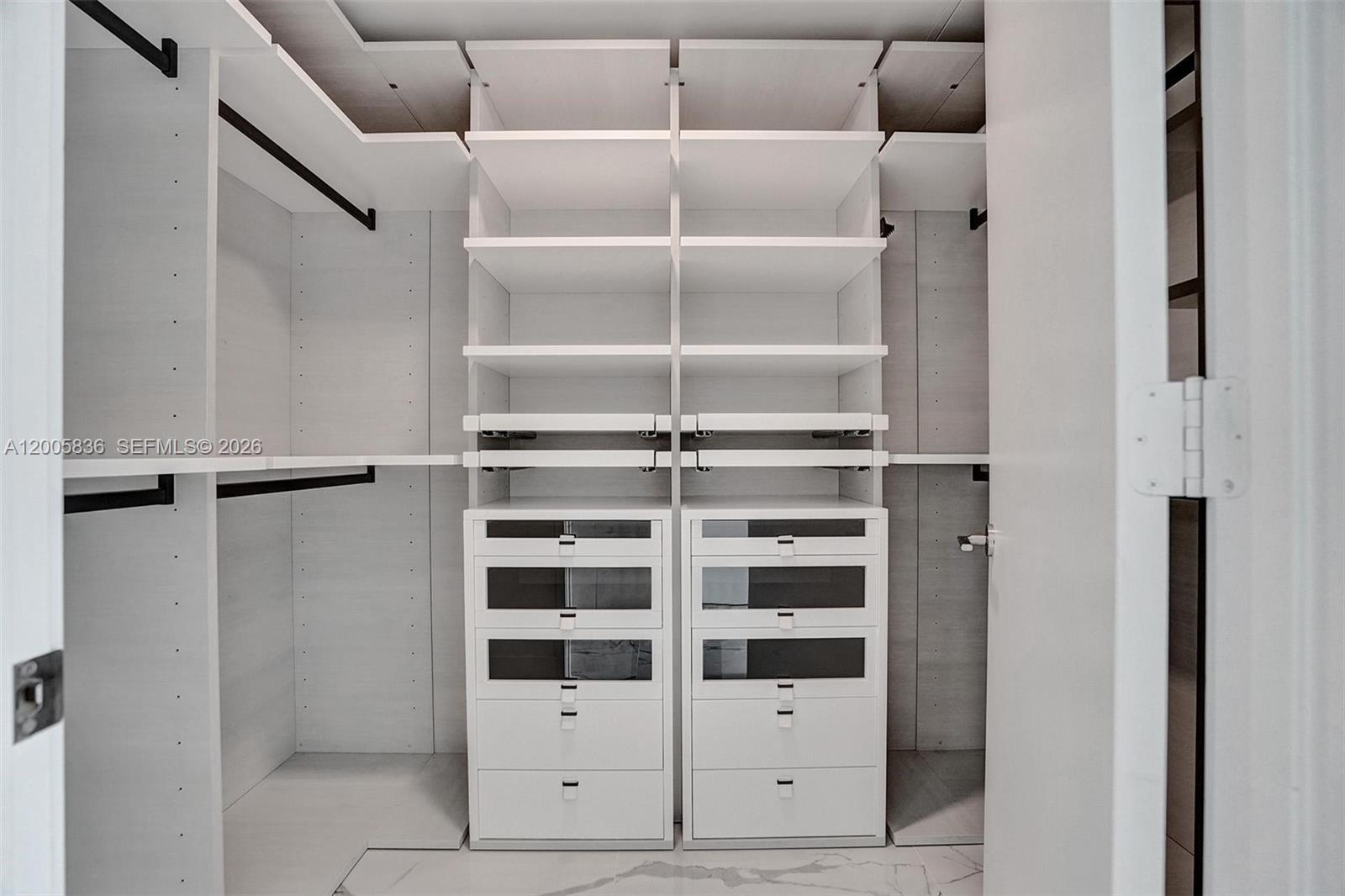 PARQUE TOWERS CONDO - Residential