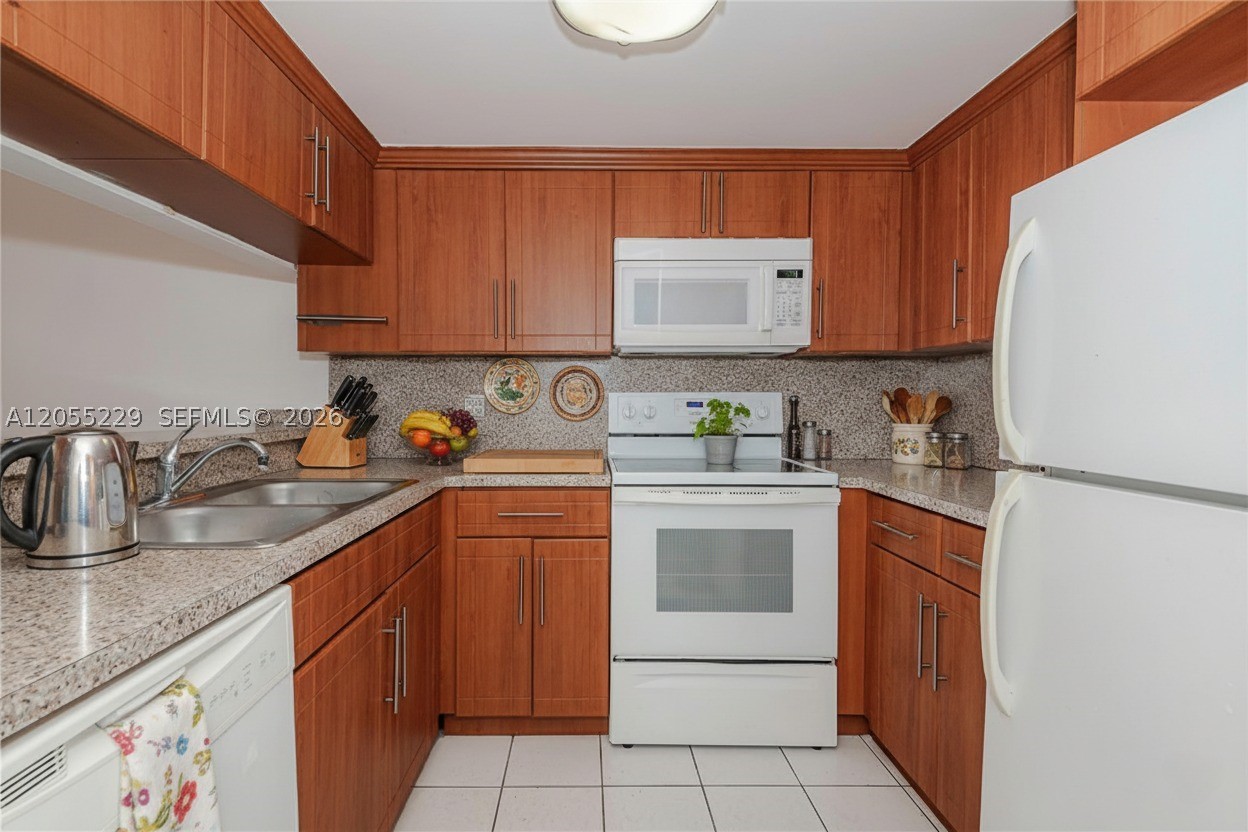 SEVILLA TERRACES CONDO PH - Residential