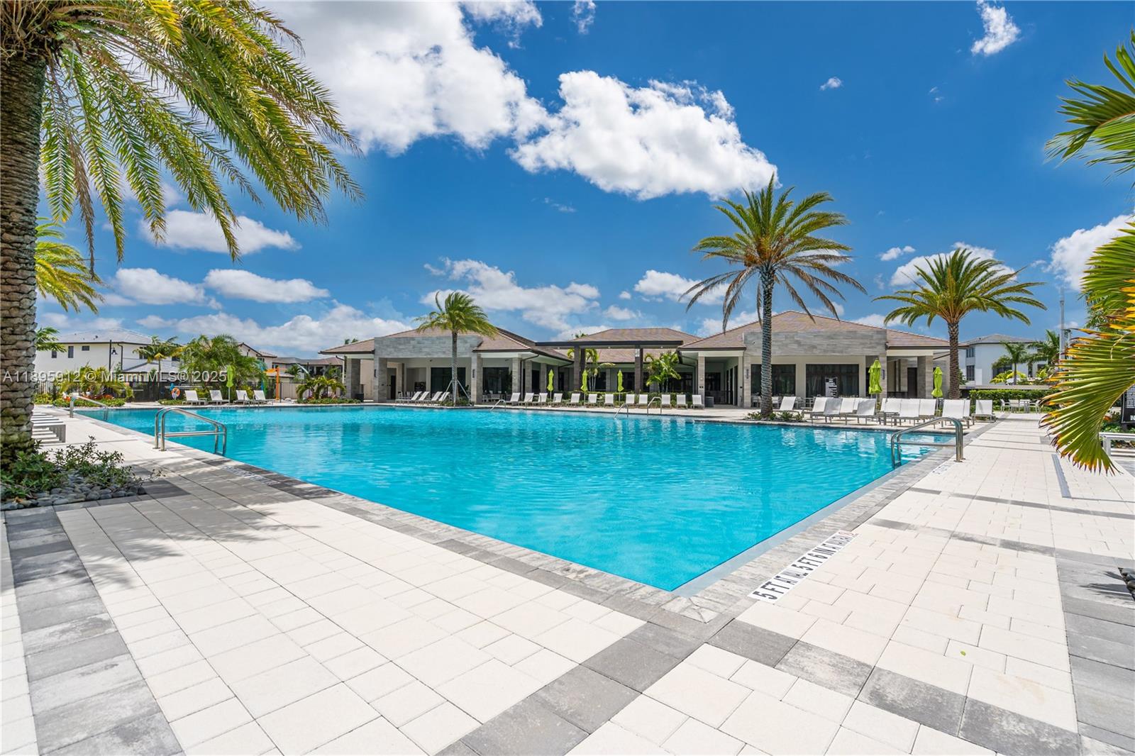 DOWNTOWN DORAL SOUTH PHAS - Residential