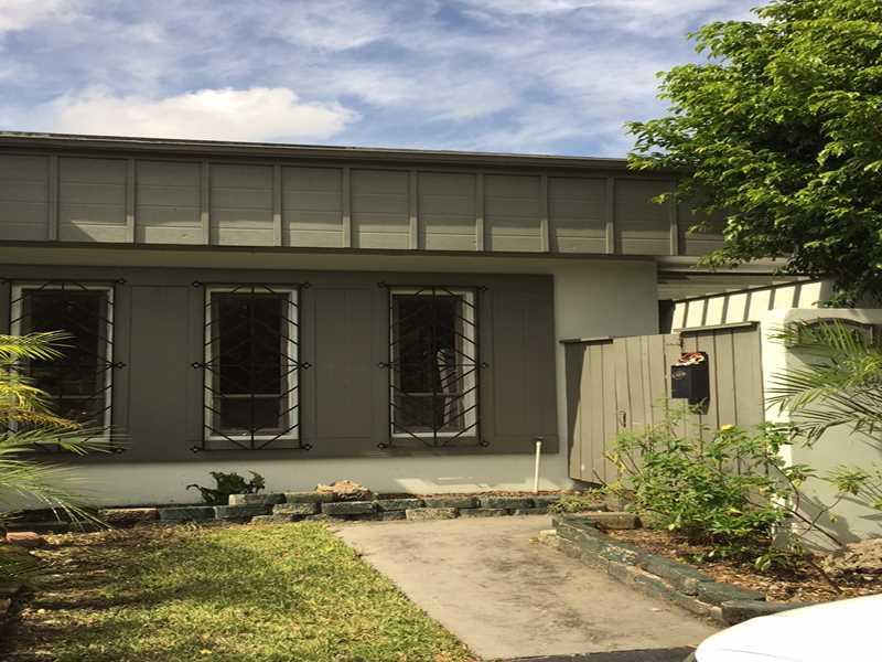 A 2/2 TOWNHOUSE IN A GREAT CONDITION. LAMINATE FLOORING THROUGHOUT, BRAND NEW KITCHEN WITH GRANITE  COUNTERTOP. FRESHLY PAINTED. CORPORATE ADDENDUM MUST BE SIGNED(SEE ATTACHMENT)