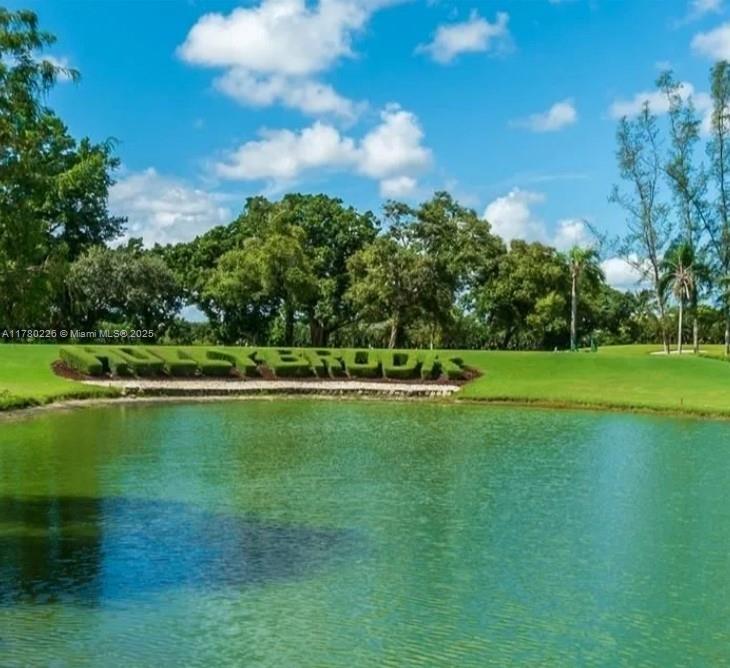HOLLYBROOK GOLF AND TENNIS - Residential