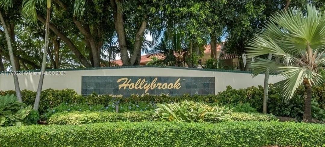 HOLLYBROOK GOLF AND TENNIS - Residential
