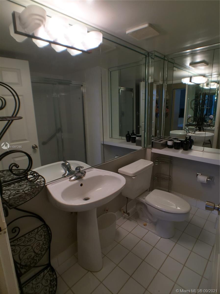 HAMPTON ON WASHINGTON AV - Residential Lease