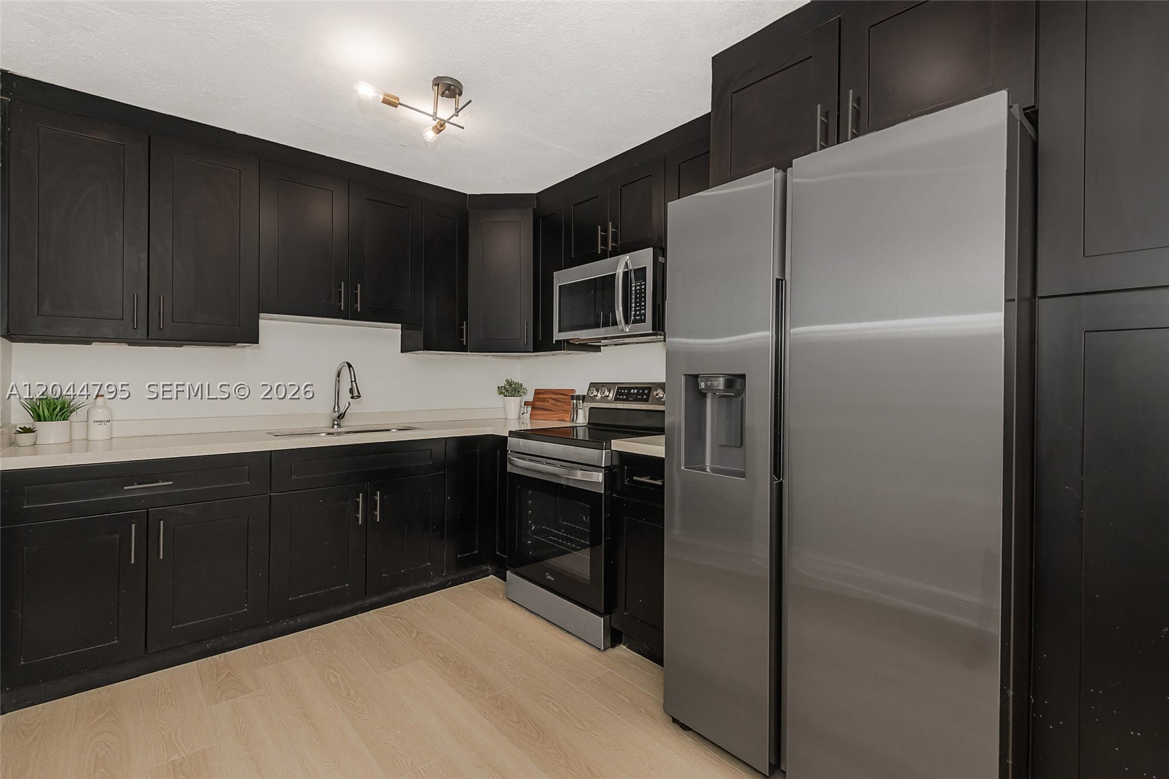 ROYAL OAKS CONDO - Residential Lease