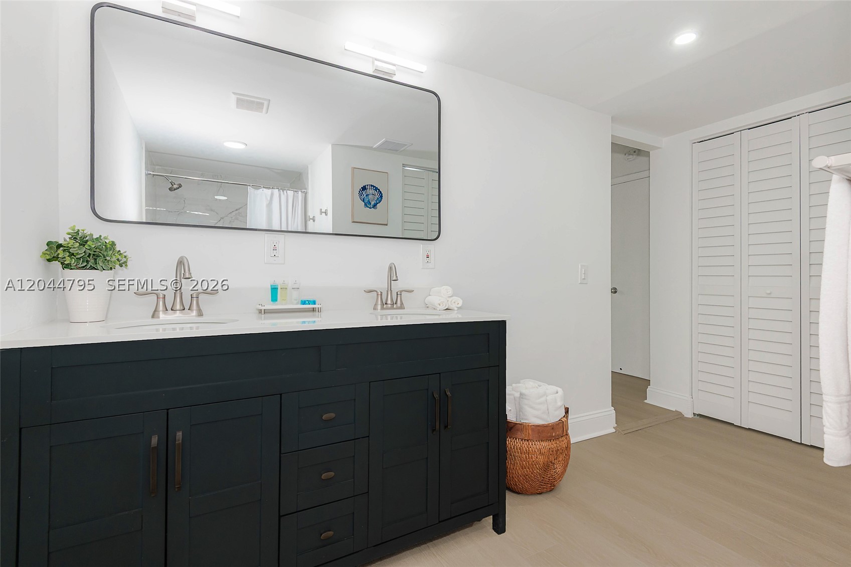 ROYAL OAKS CONDO - Residential Lease