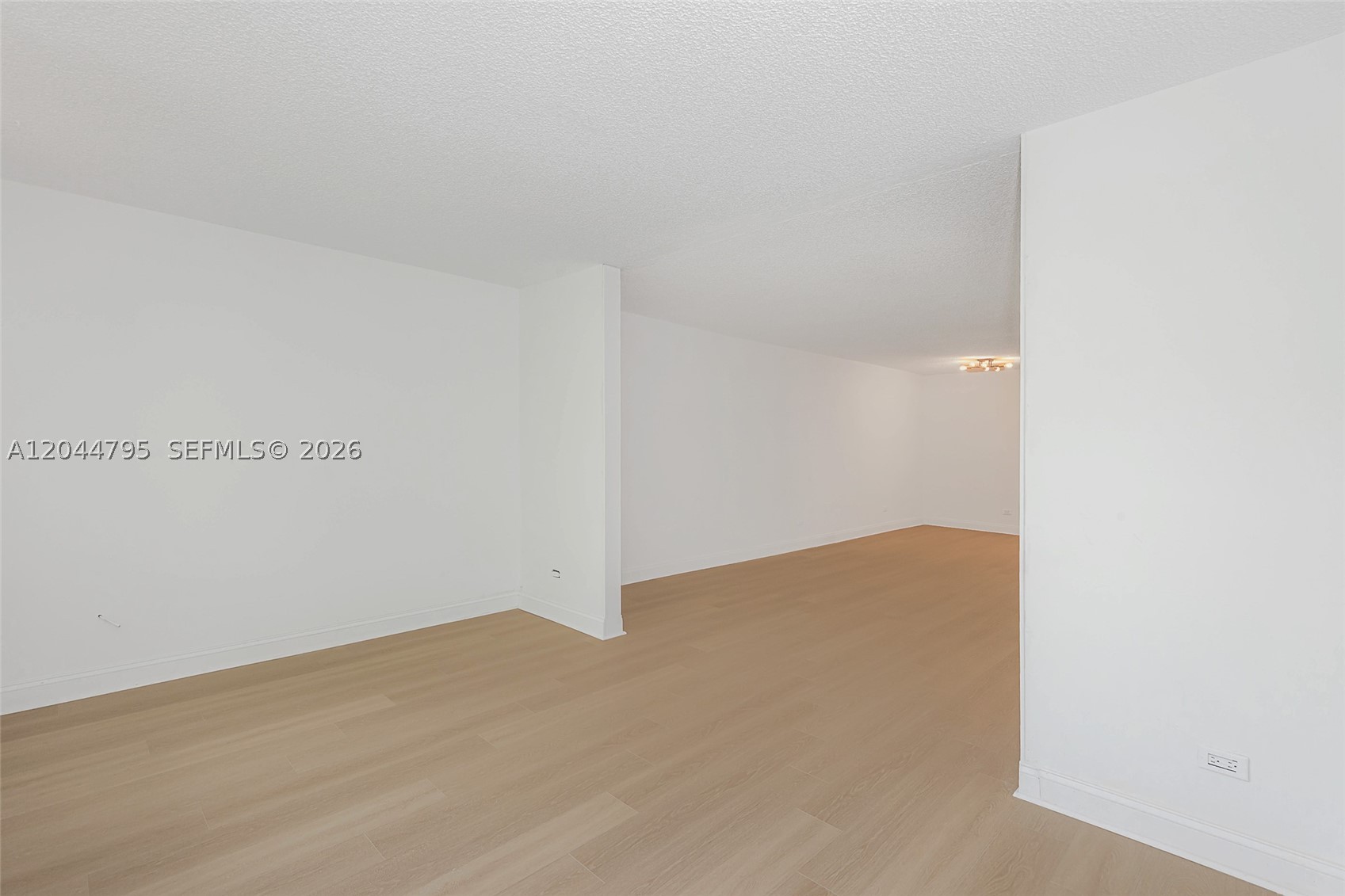 ROYAL OAKS CONDO - Residential Lease