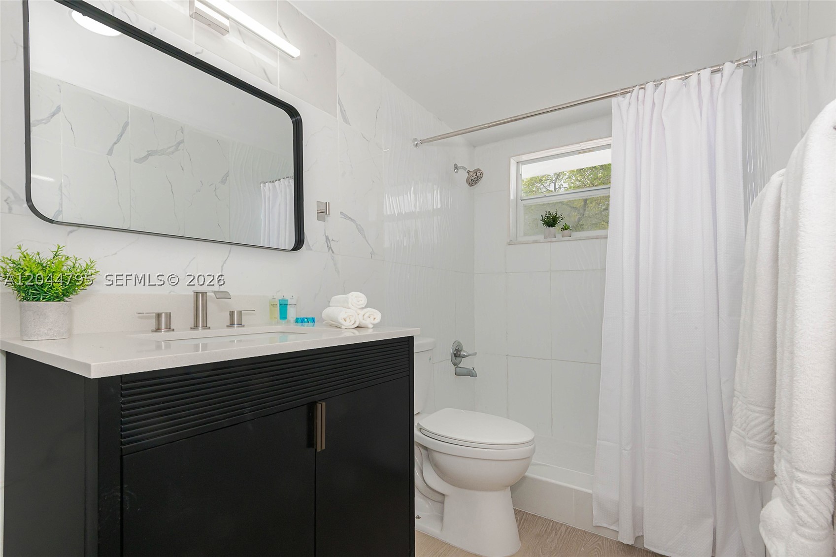 ROYAL OAKS CONDO - Residential Lease