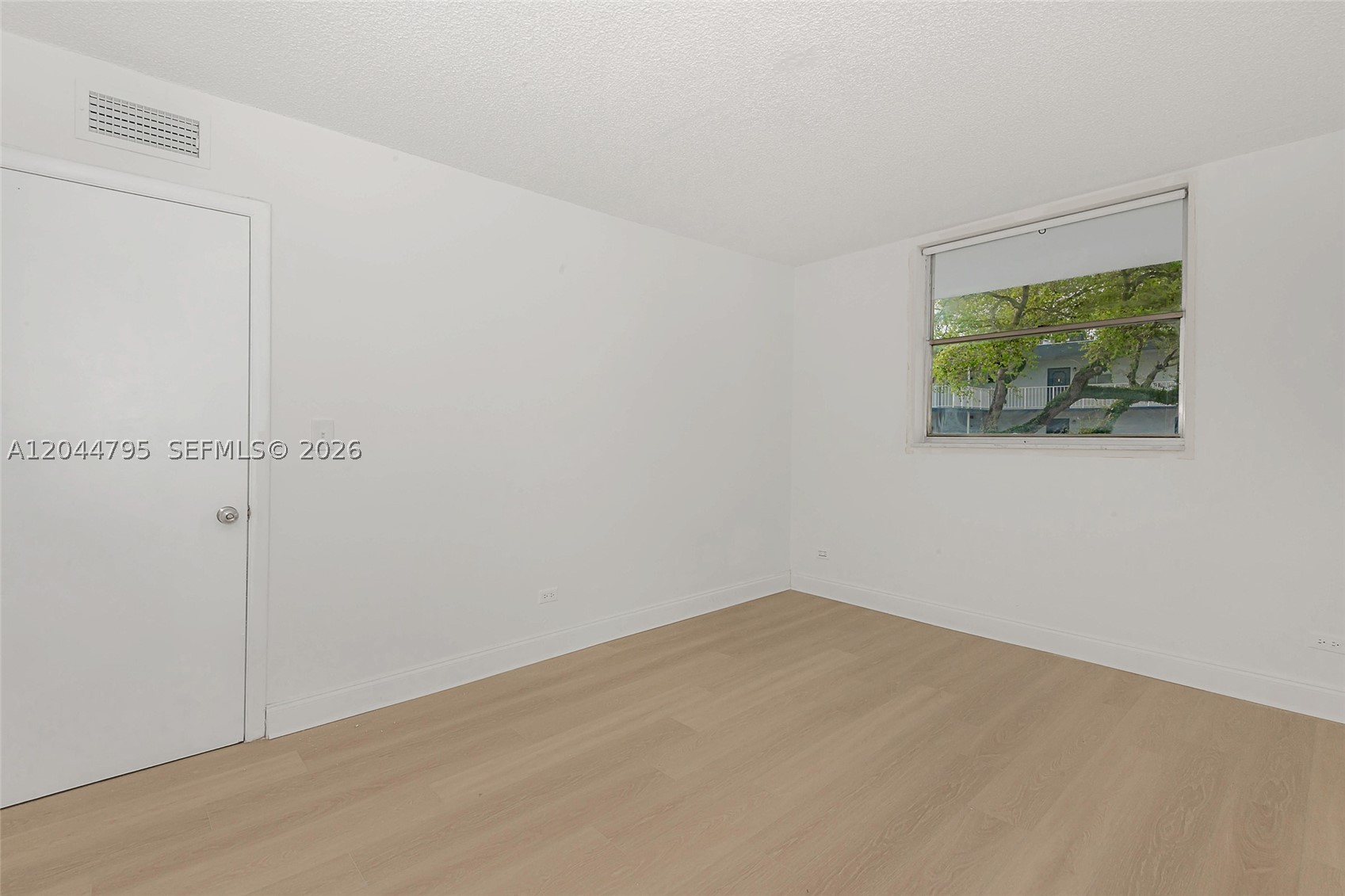 ROYAL OAKS CONDO - Residential Lease