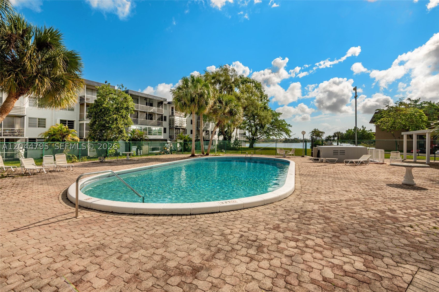 ROYAL OAKS CONDO - Residential Lease