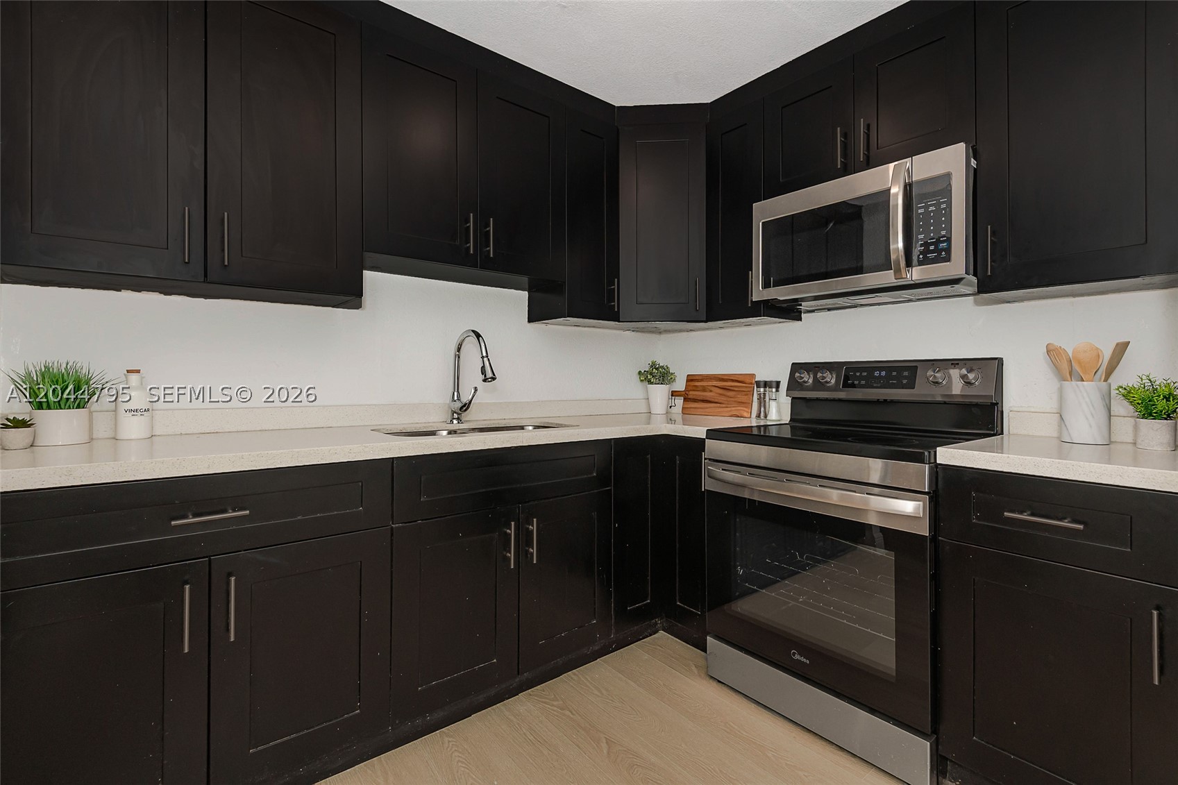 ROYAL OAKS CONDO - Residential Lease