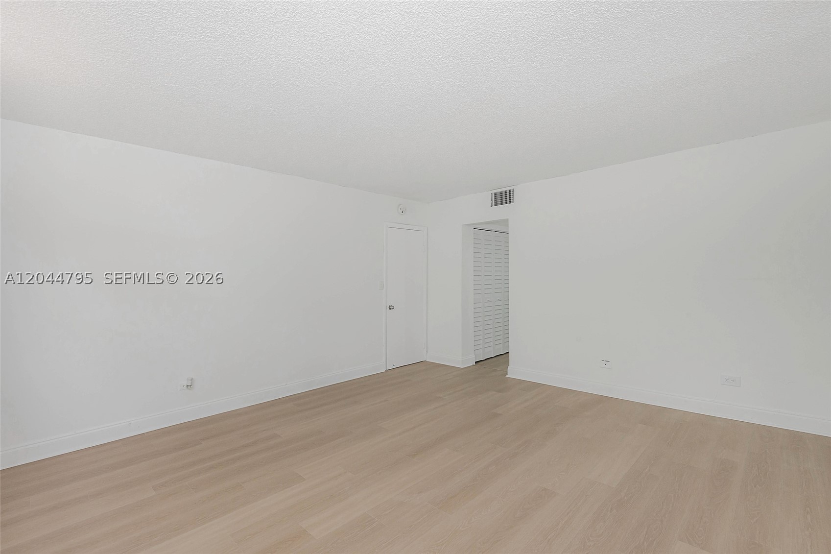 ROYAL OAKS CONDO - Residential Lease