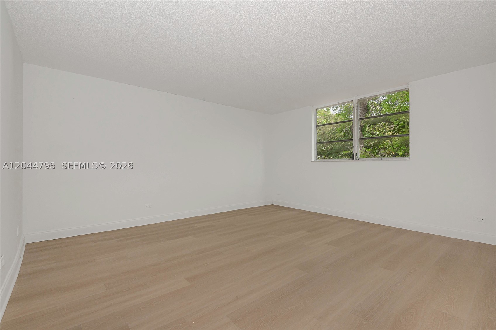 ROYAL OAKS CONDO - Residential Lease
