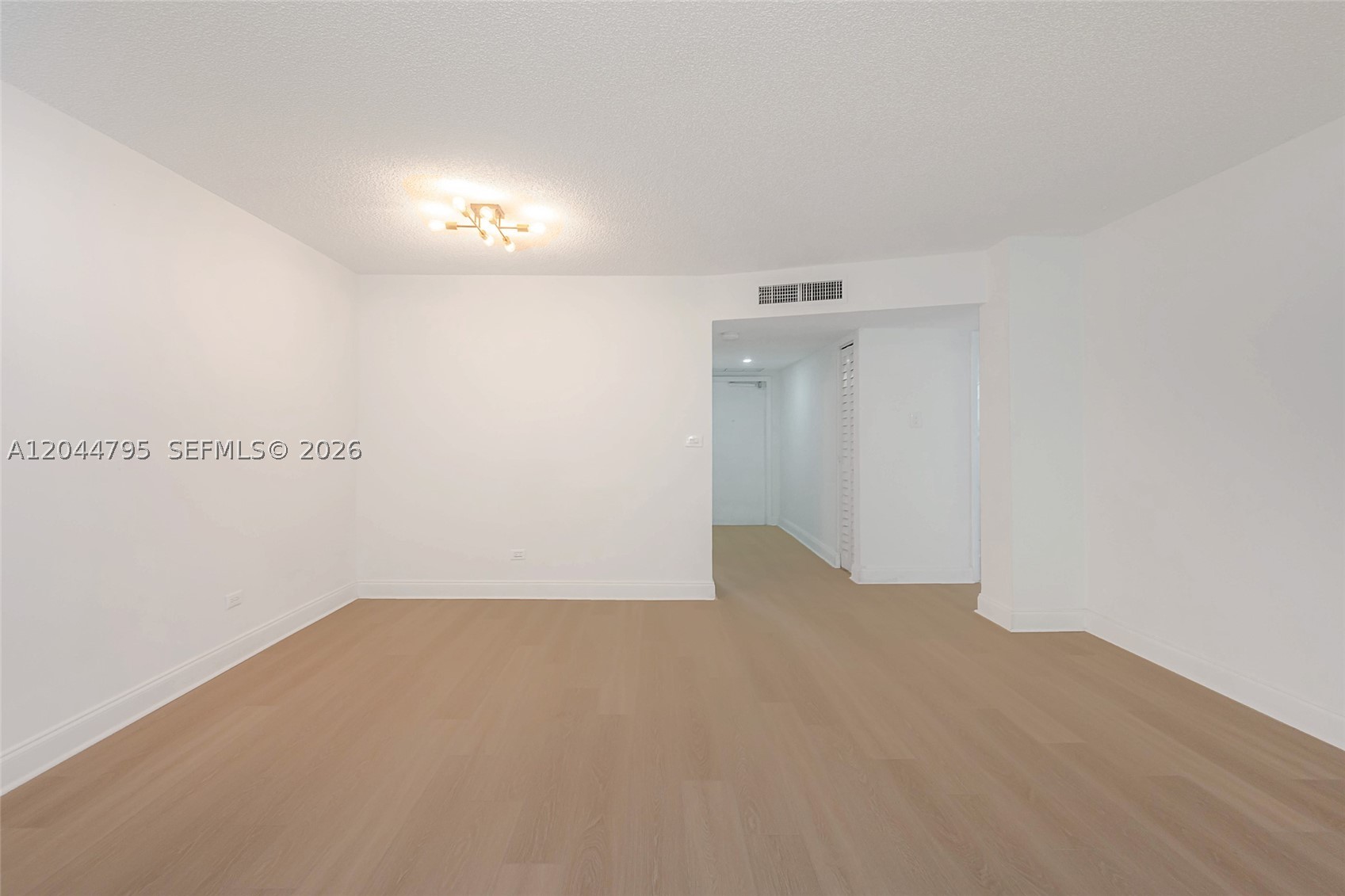ROYAL OAKS CONDO - Residential Lease