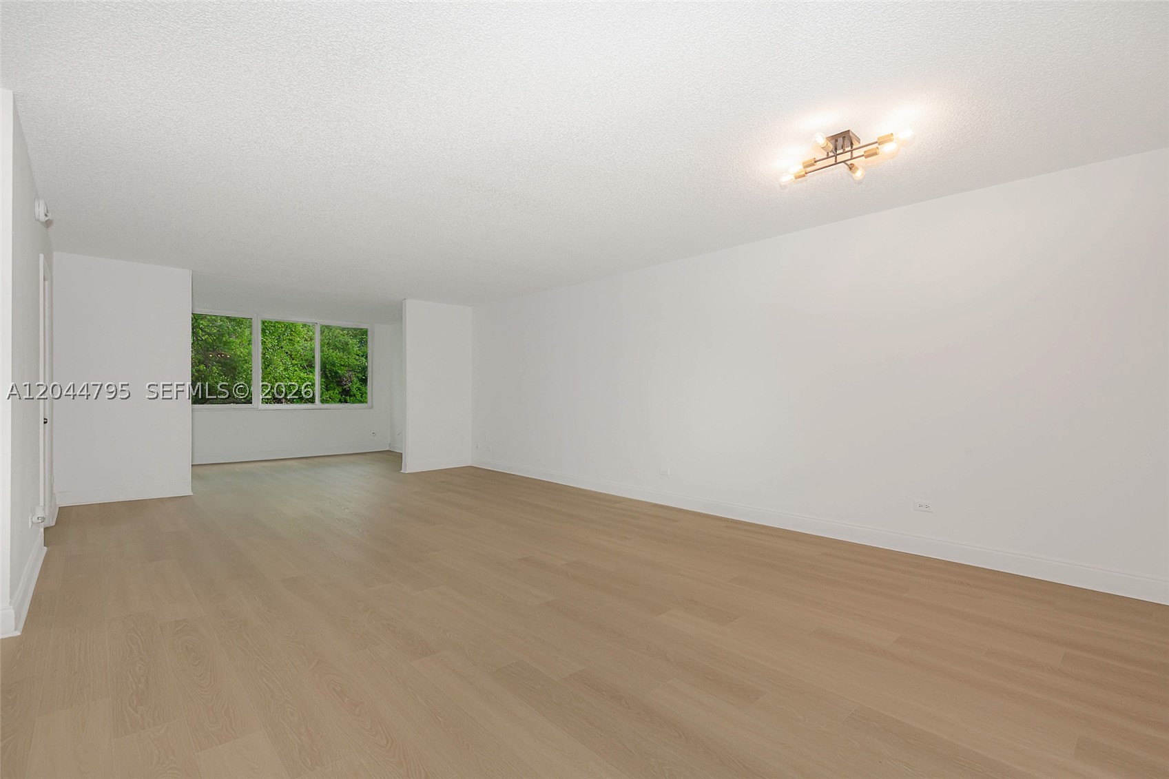 ROYAL OAKS CONDO - Residential Lease
