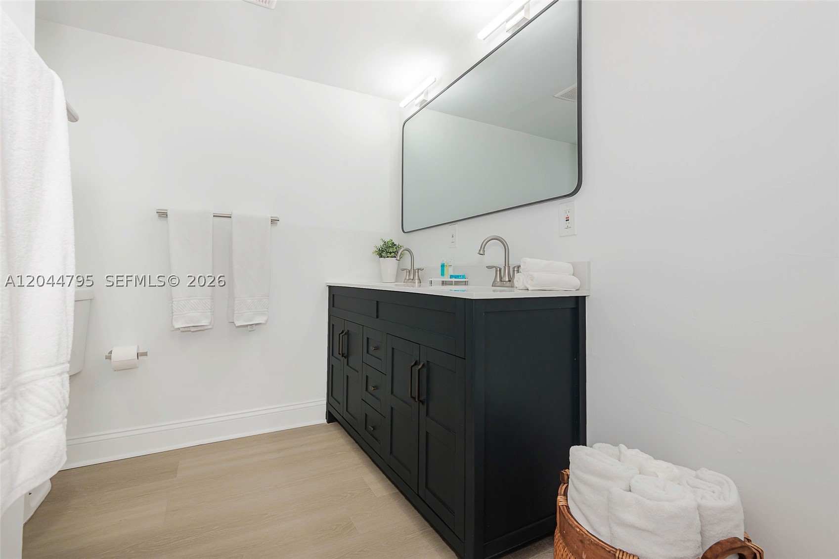 ROYAL OAKS CONDO - Residential Lease