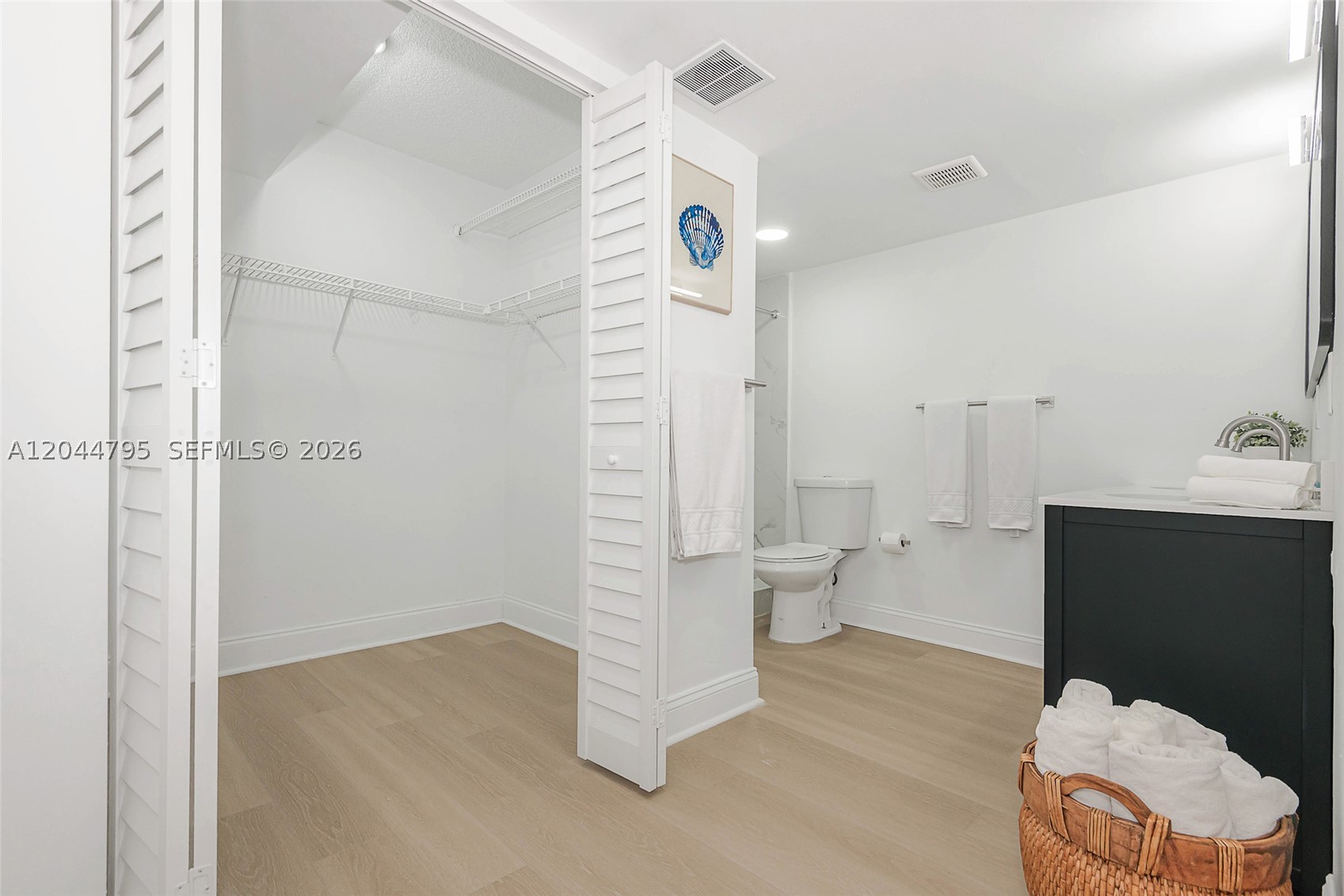 ROYAL OAKS CONDO - Residential Lease
