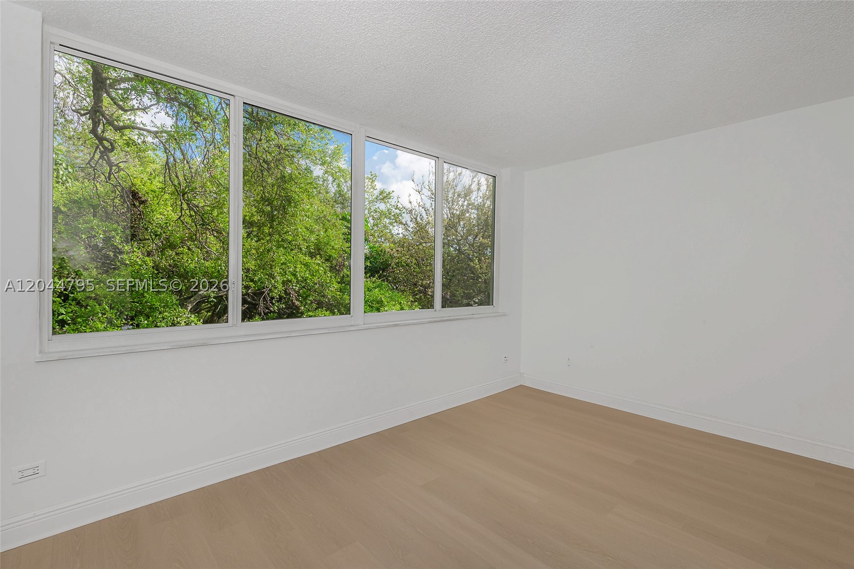 ROYAL OAKS CONDO - Residential Lease