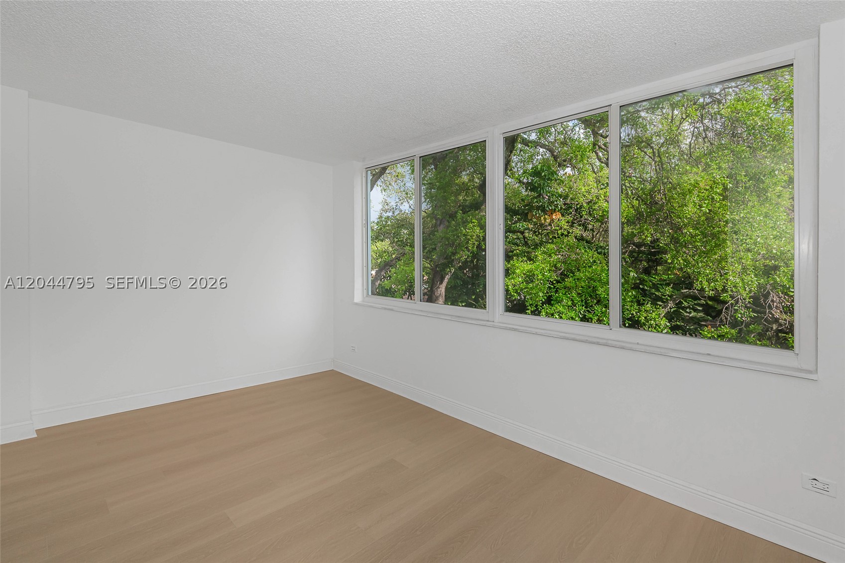 ROYAL OAKS CONDO - Residential Lease