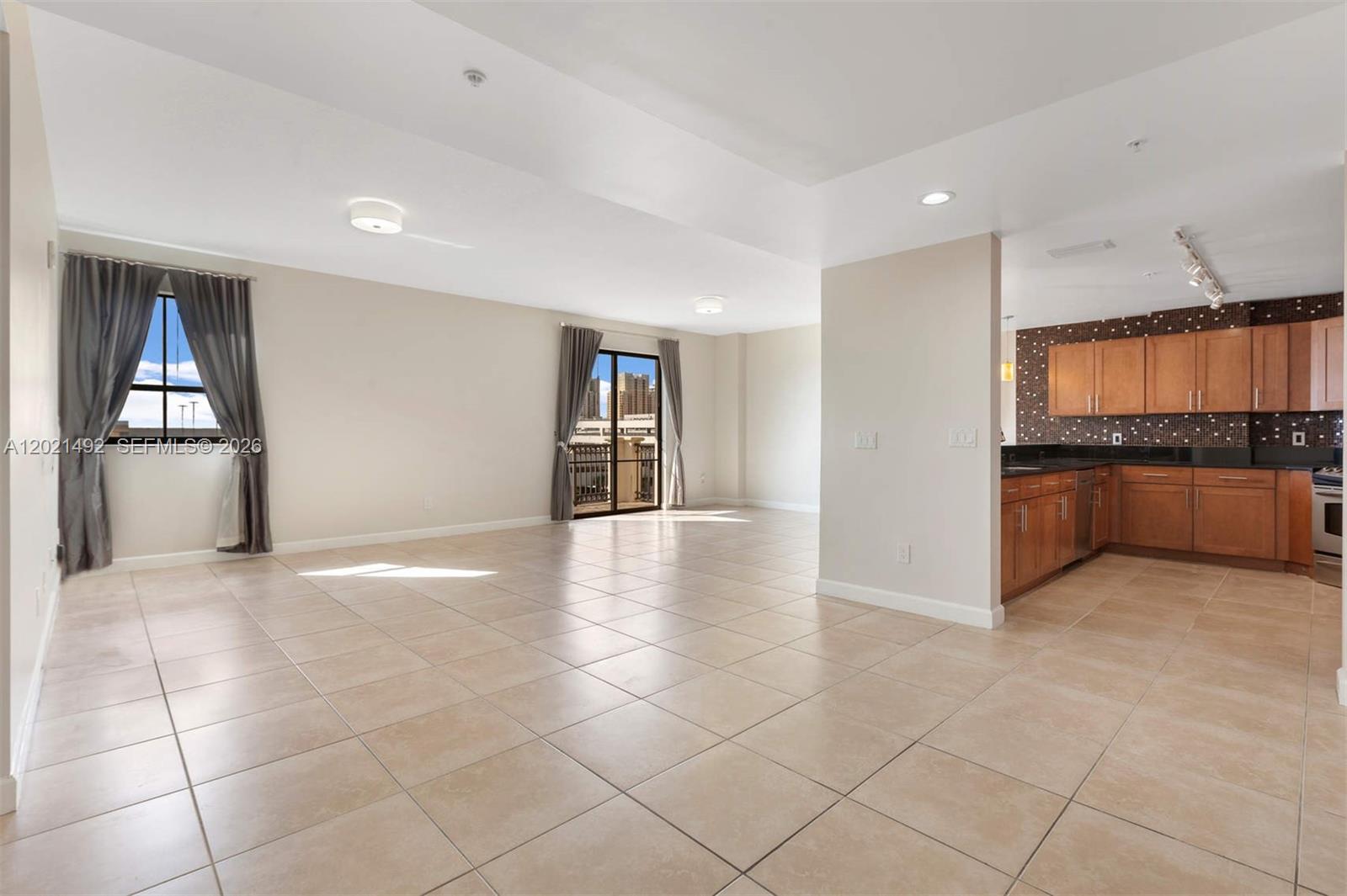 COLONNADE AT DADELAND SE - Residential Lease