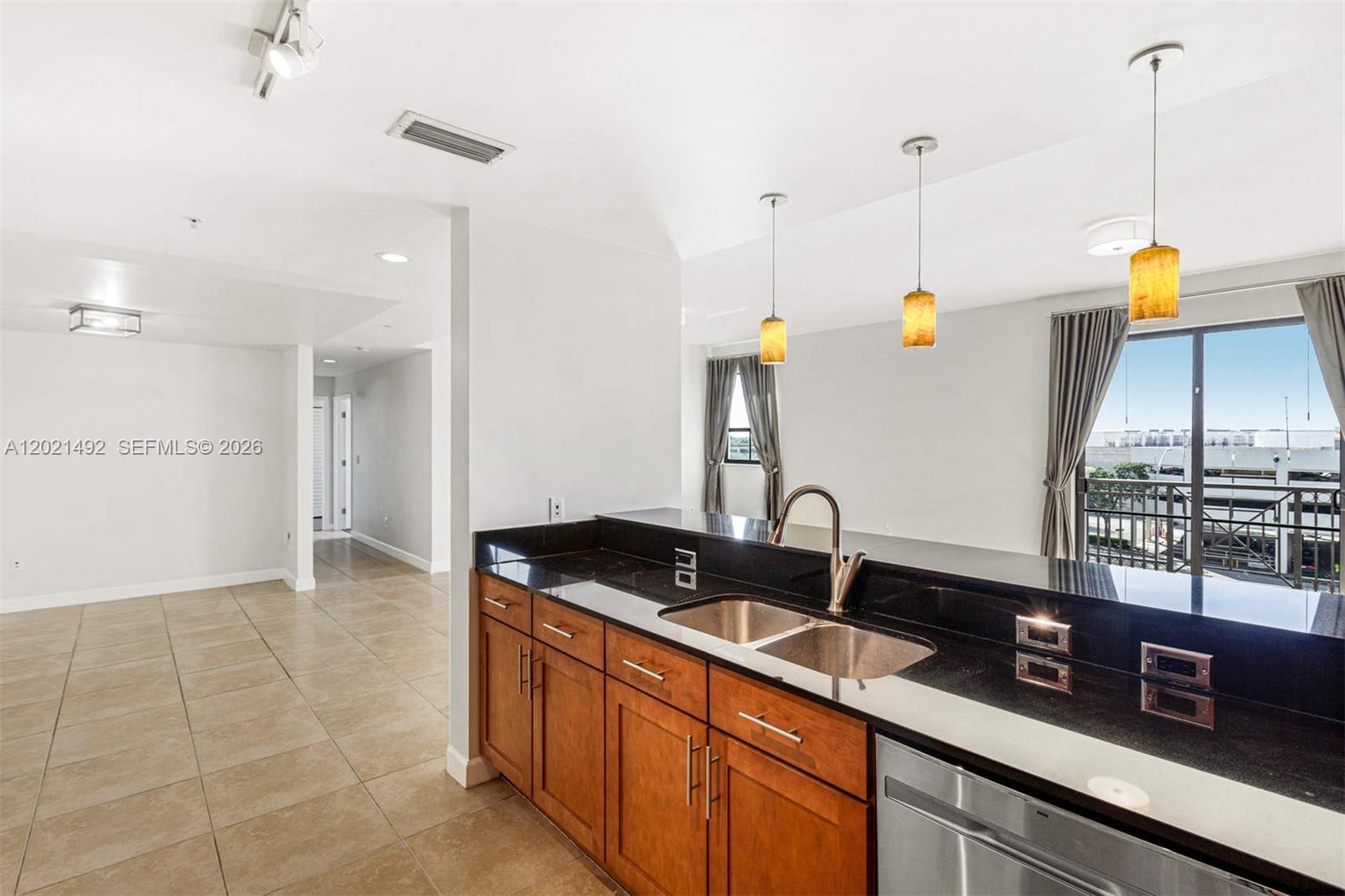 COLONNADE AT DADELAND SE - Residential Lease