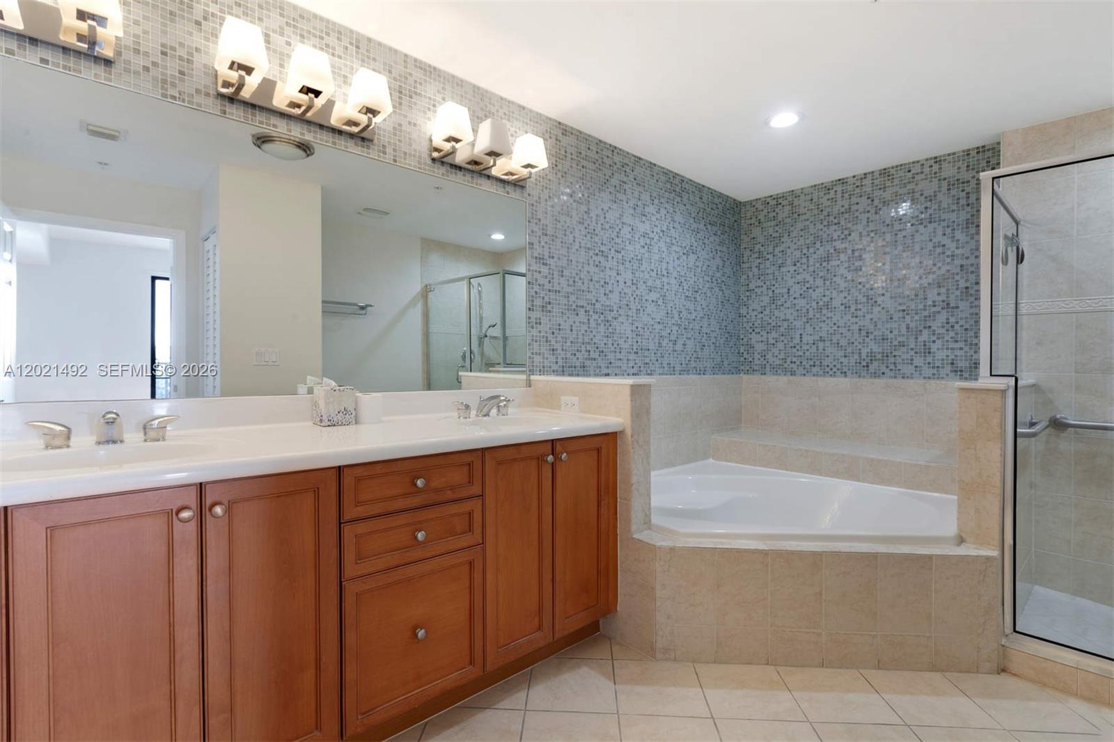 COLONNADE AT DADELAND SE - Residential Lease