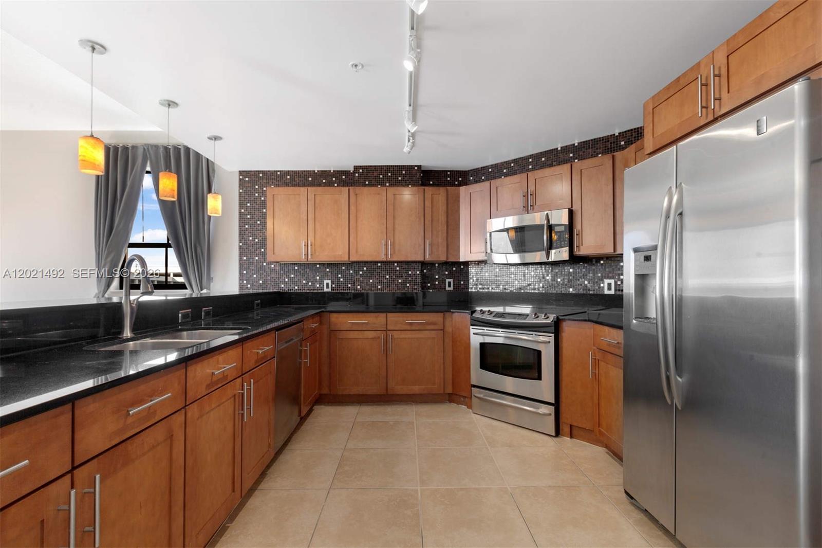 COLONNADE AT DADELAND SE - Residential Lease