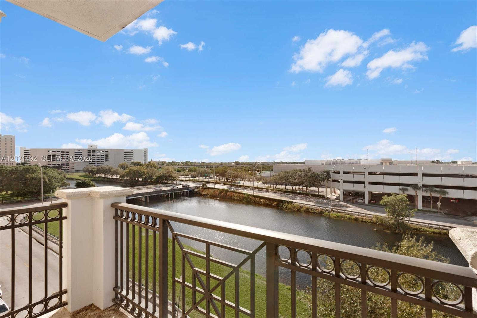 COLONNADE AT DADELAND SE - Residential Lease