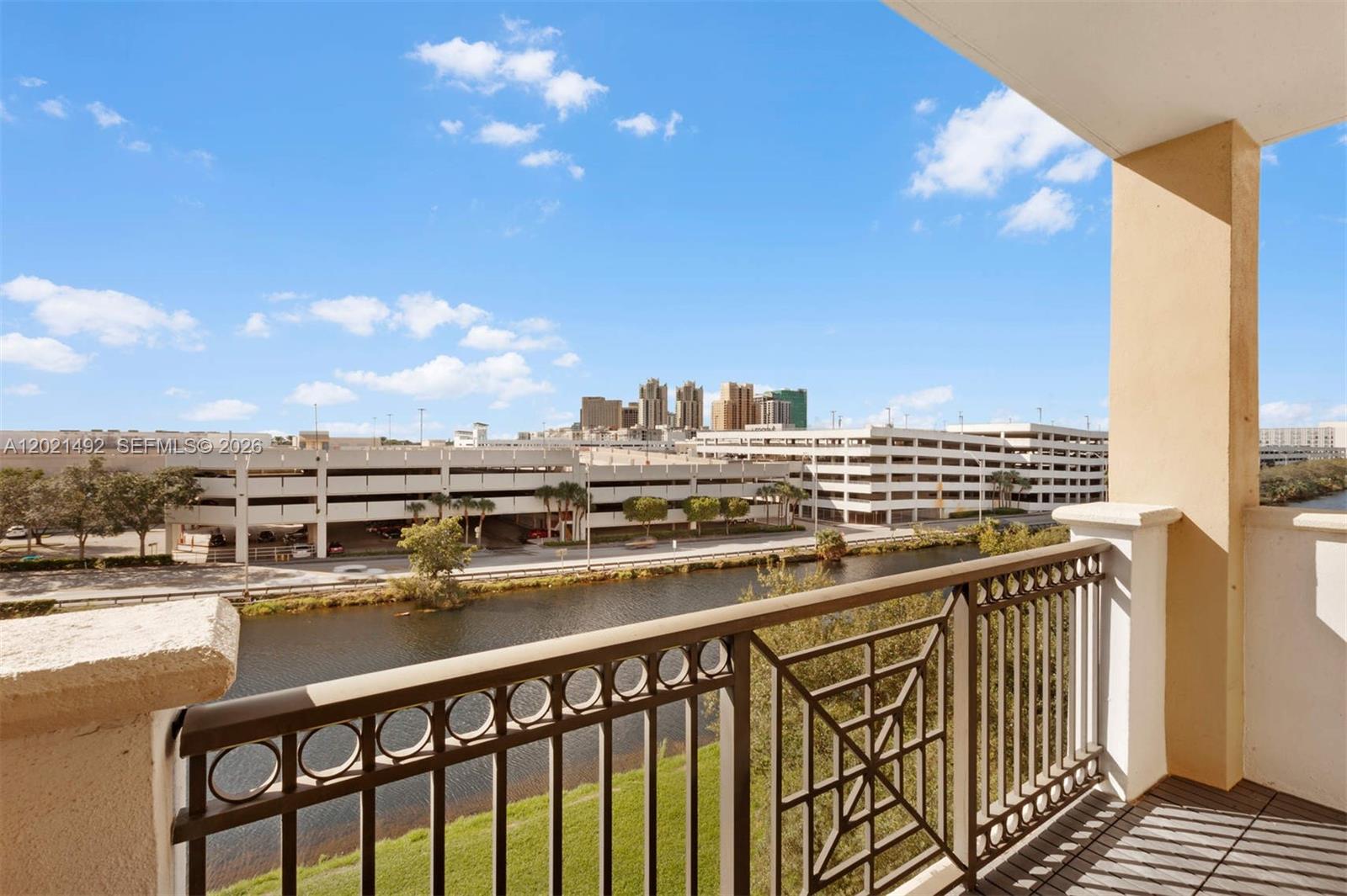 COLONNADE AT DADELAND SE - Residential Lease