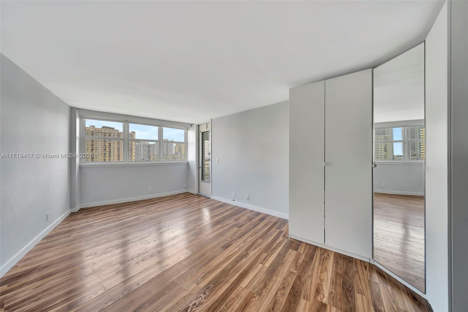 LAKE POINT TOWER CONDOMIN - Residential