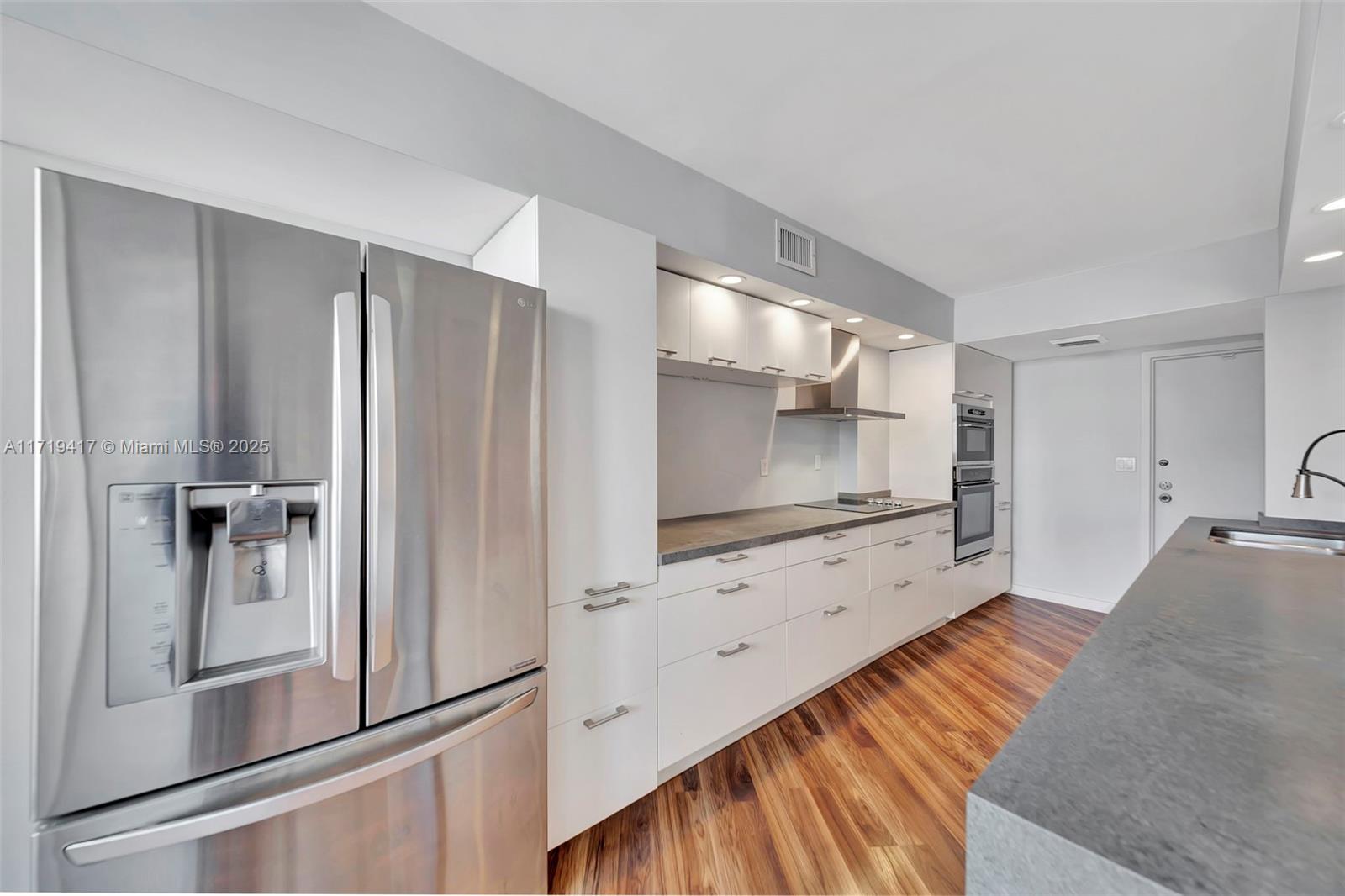 LAKE POINT TOWER CONDOMIN - Residential