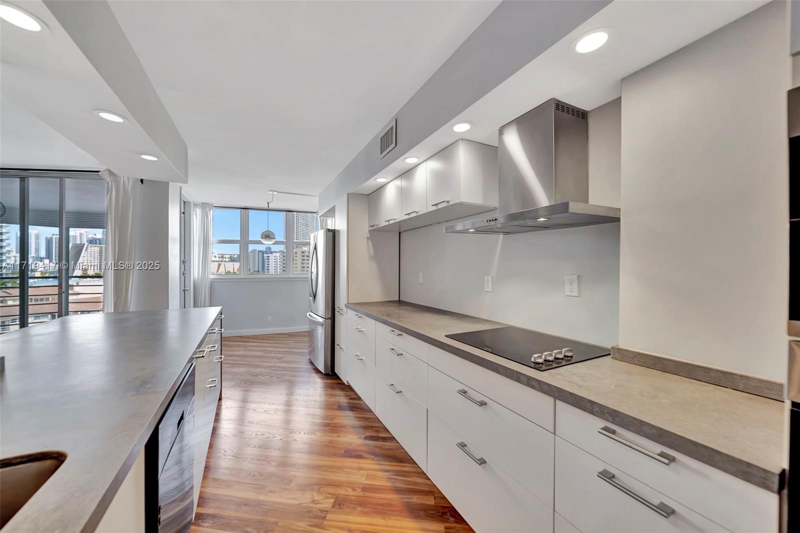 LAKE POINT TOWER CONDOMIN - Residential