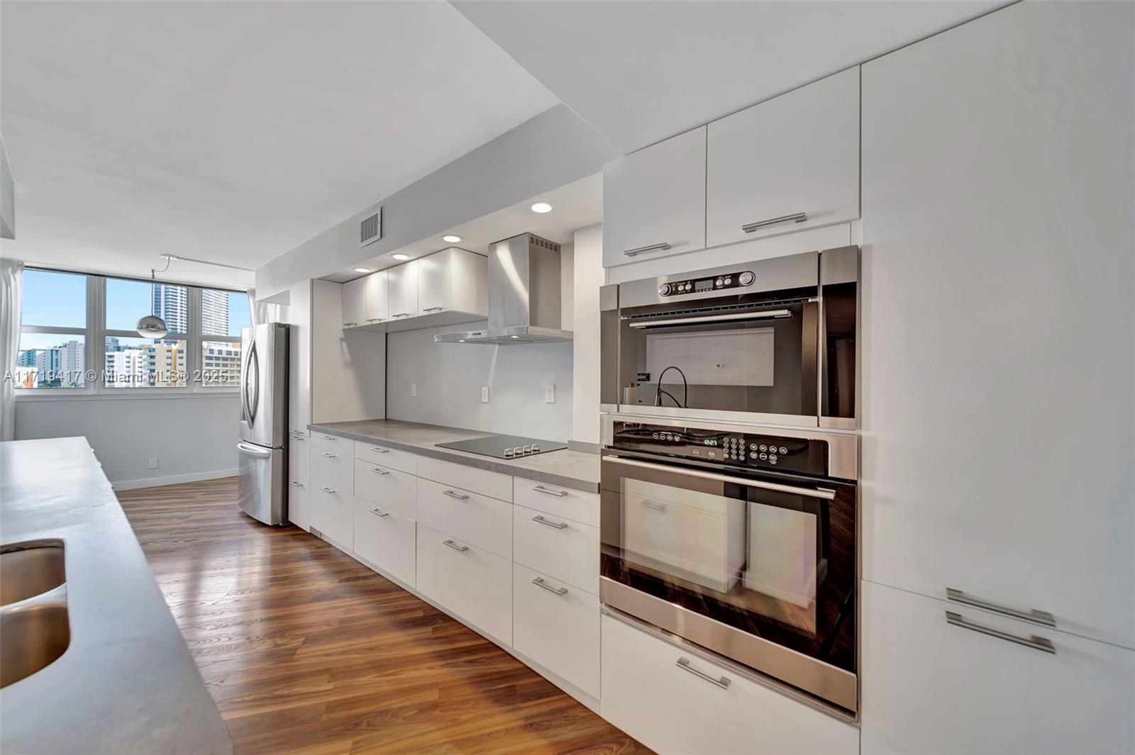LAKE POINT TOWER CONDOMIN - Residential